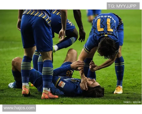 拜仁慕尼黑遭遇争议判罚,裁判引发球迷热议 拜仁慕尼黑遭遇争议判罚,裁判引发球迷热议