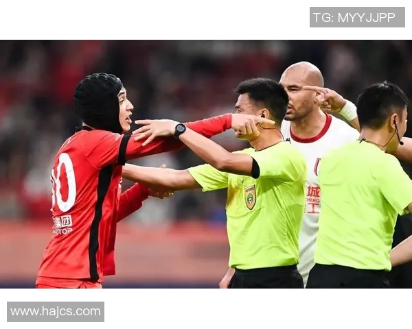 蒋光太精彩头球解围助力球队稳固防线展现出色防守能力 蒋光太精彩头球解围助力球队稳固防线展现出色防守能力