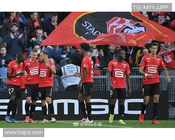 尴尬！法甲球队公布引援消息，球迷捧场却狂刷谩骂，俱乐部如何应对舆论风波？